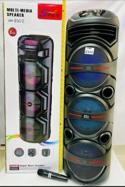 اسپیکر بلوتوثی 8302 دارای میکروفون سه در هشت اینچ ارتفاع 95 سانت میکروفون بیسیم و دارای کنترل