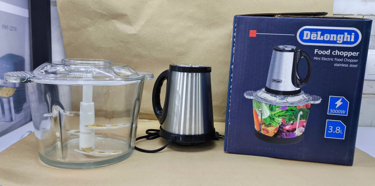 مطمین ترین خردکن برقی 3.8 لیتری دلونگی مدل C 123081 دارای تیغ یدک و همزن